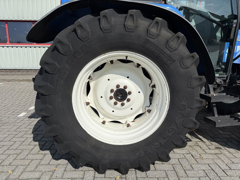 Traktor New Holland TL90A 4WD: das Bild 8