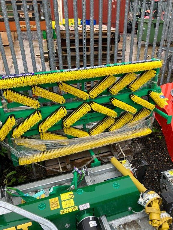 Greentek HMB186Y multibrush - Kehrbesen für Landmaschine: das Bild 1 Greentek HMB186Y multibrush - Kehrbesen für Landmaschine: das Bild 1