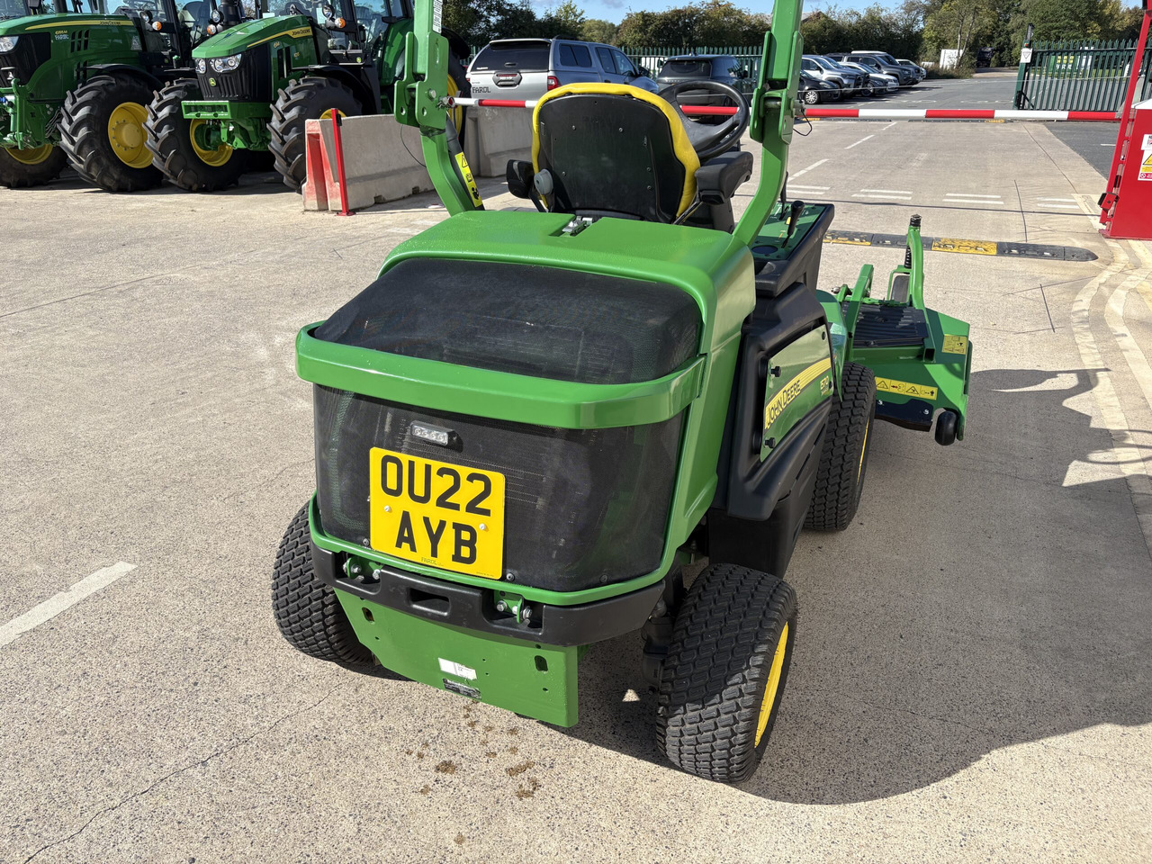 John Deere 1570 C/w 72" rear discharge deck - Rasenmäher: das Bild 4 John Deere 1570 C/w 72" rear discharge deck - Rasenmäher: das Bild 4