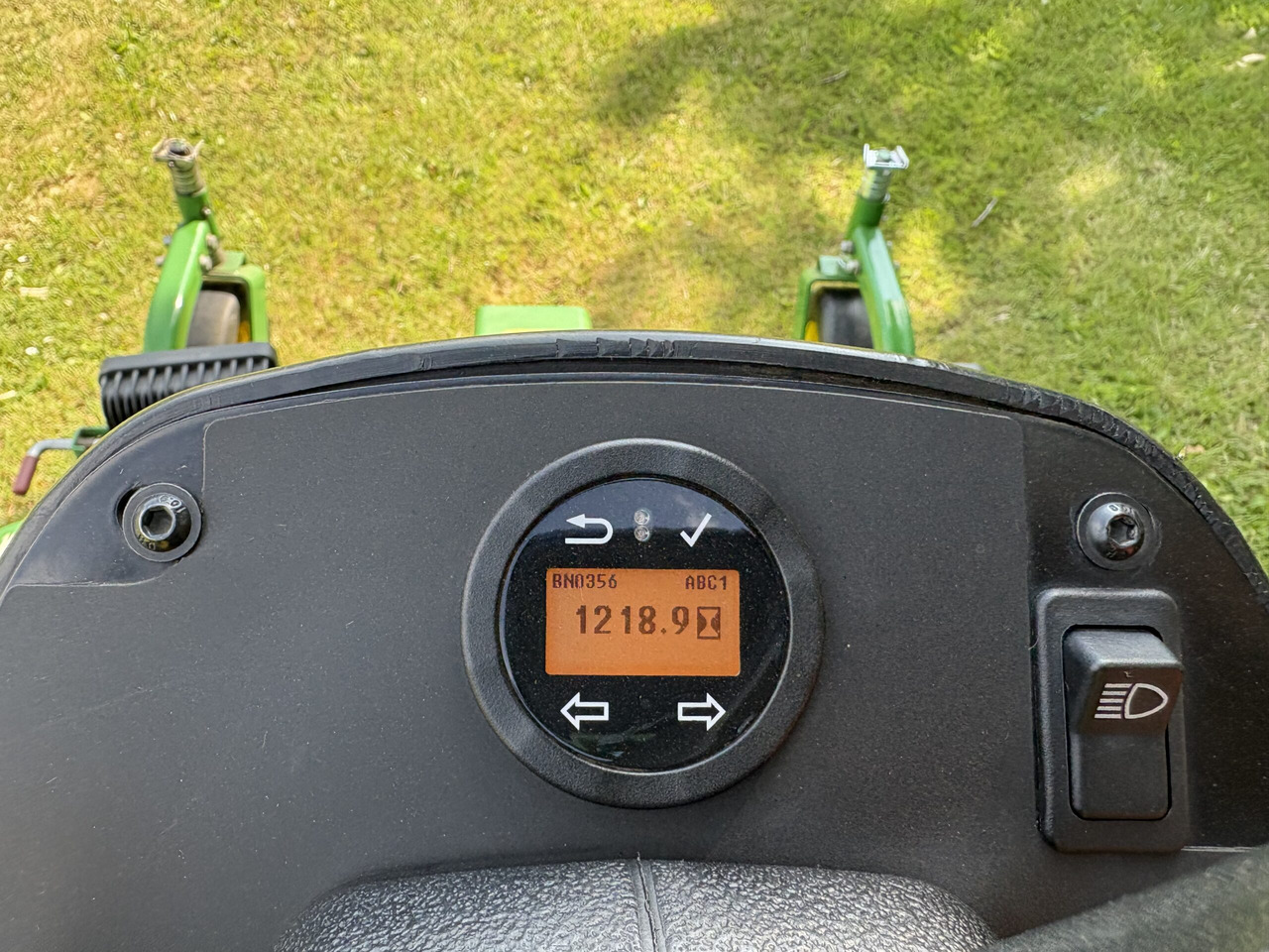 John Deere 1570 Out-Front Mower - Rasenmäher: das Bild 5 John Deere 1570 Out-Front Mower - Rasenmäher: das Bild 5