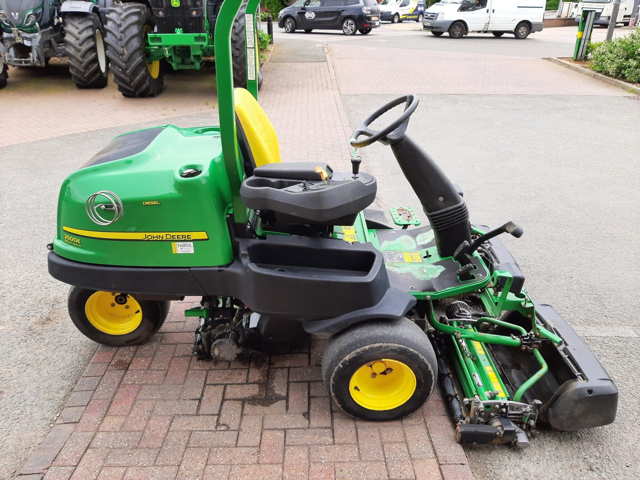 John Deere 2500E Greens triple mower - Rasenmäher: das Bild 3 John Deere 2500E Greens triple mower - Rasenmäher: das Bild 3