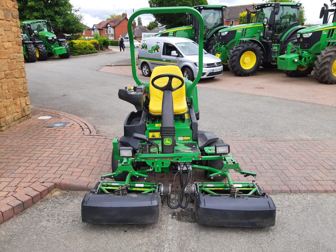 John Deere 2500E Greens triple mower - Rasenmäher: das Bild 4 John Deere 2500E Greens triple mower - Rasenmäher: das Bild 4