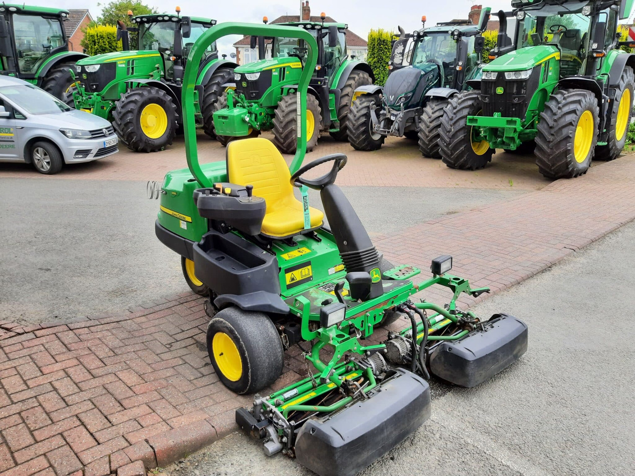 John Deere 2500E Greens triple mower - Rasenmäher: das Bild 2 John Deere 2500E Greens triple mower - Rasenmäher: das Bild 2