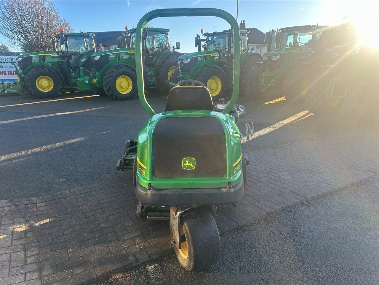 John Deere 2500E greens triple mower - Rasenmäher: das Bild 4 John Deere 2500E greens triple mower - Rasenmäher: das Bild 4