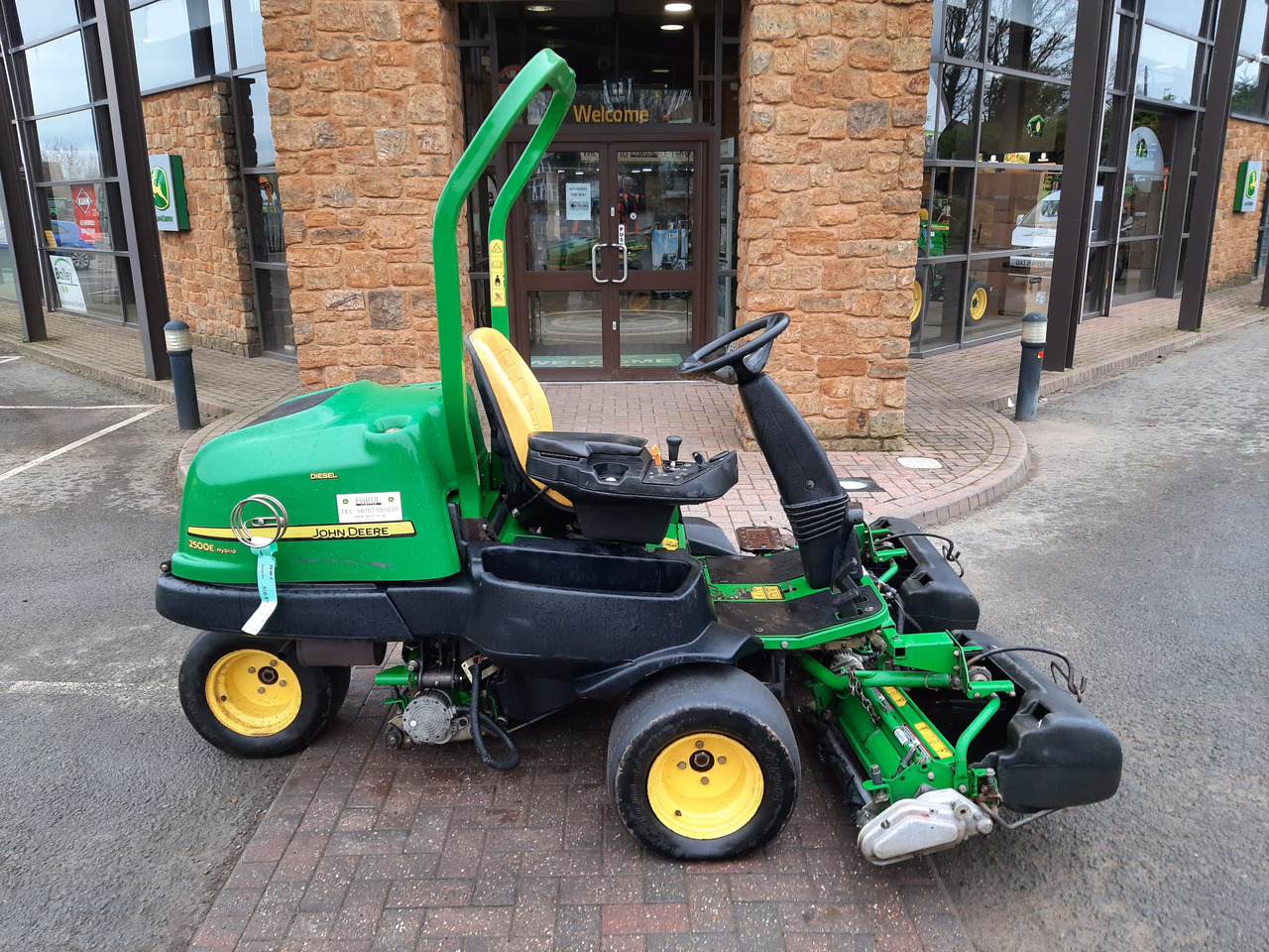 John Deere 2500E greens triple mower - Rasenmäher: das Bild 2 John Deere 2500E greens triple mower - Rasenmäher: das Bild 2