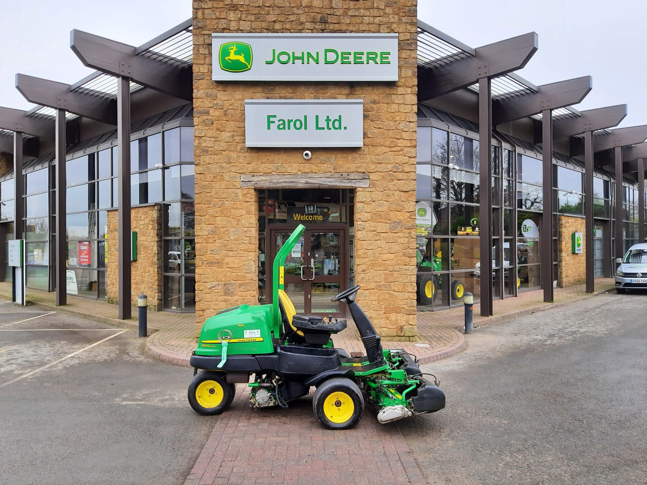 John Deere 2500E greens triple mower - Rasenmäher: das Bild 1 John Deere 2500E greens triple mower - Rasenmäher: das Bild 1