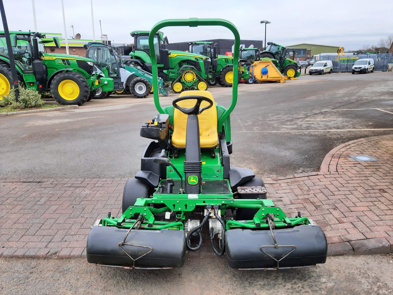 John Deere 2500E greens triple mower - Rasenmäher: das Bild 4 John Deere 2500E greens triple mower - Rasenmäher: das Bild 4