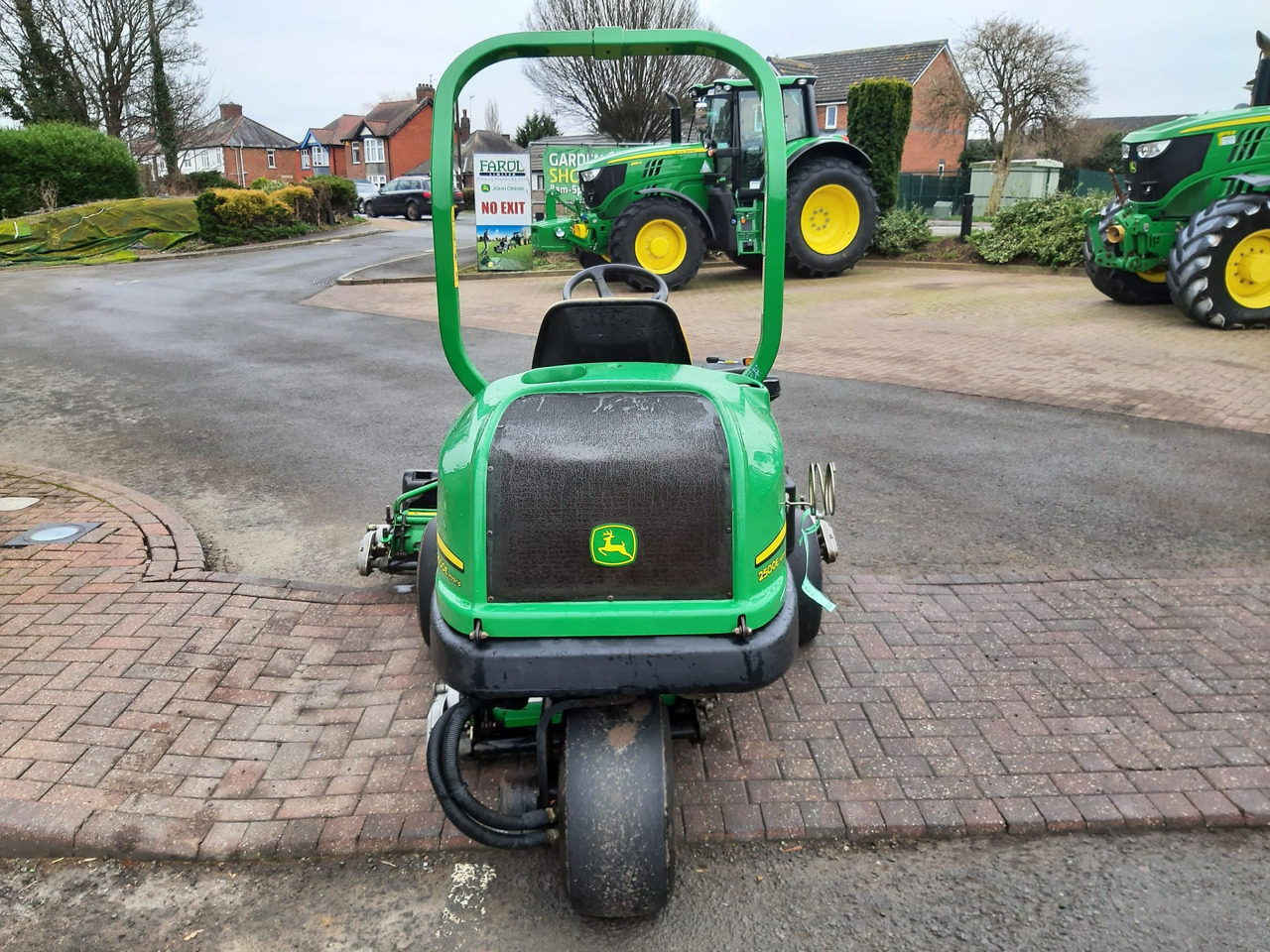 John Deere 2500E greens triple mower - Rasenmäher: das Bild 5 John Deere 2500E greens triple mower - Rasenmäher: das Bild 5