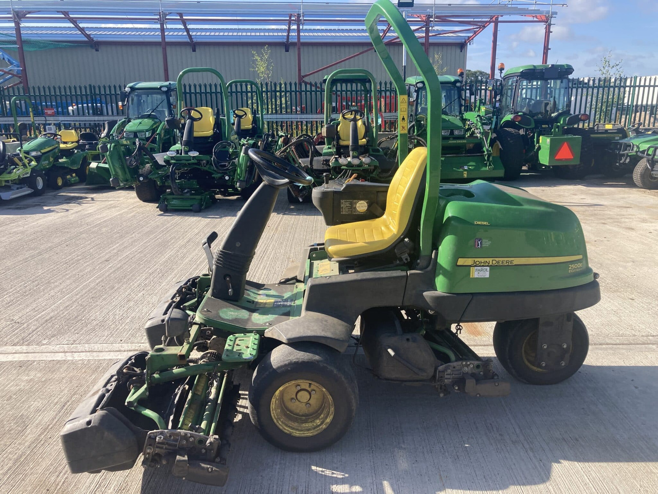John Deere 2500EH greens triple mower - Rasenmäher: das Bild 2 John Deere 2500EH greens triple mower - Rasenmäher: das Bild 2