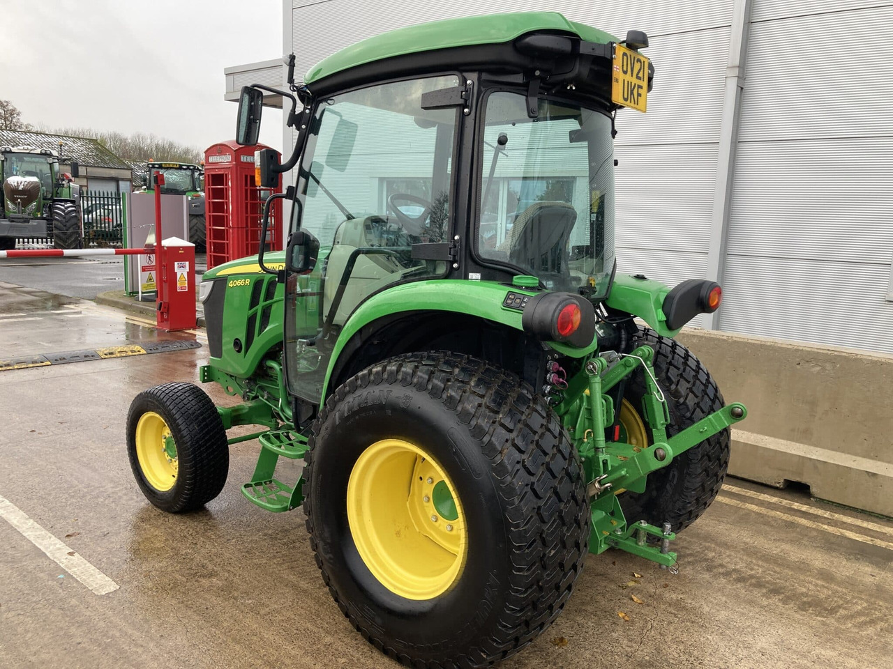 John Deere 4066R compact tractor - Kleintraktor: das Bild 3 John Deere 4066R compact tractor - Kleintraktor: das Bild 3