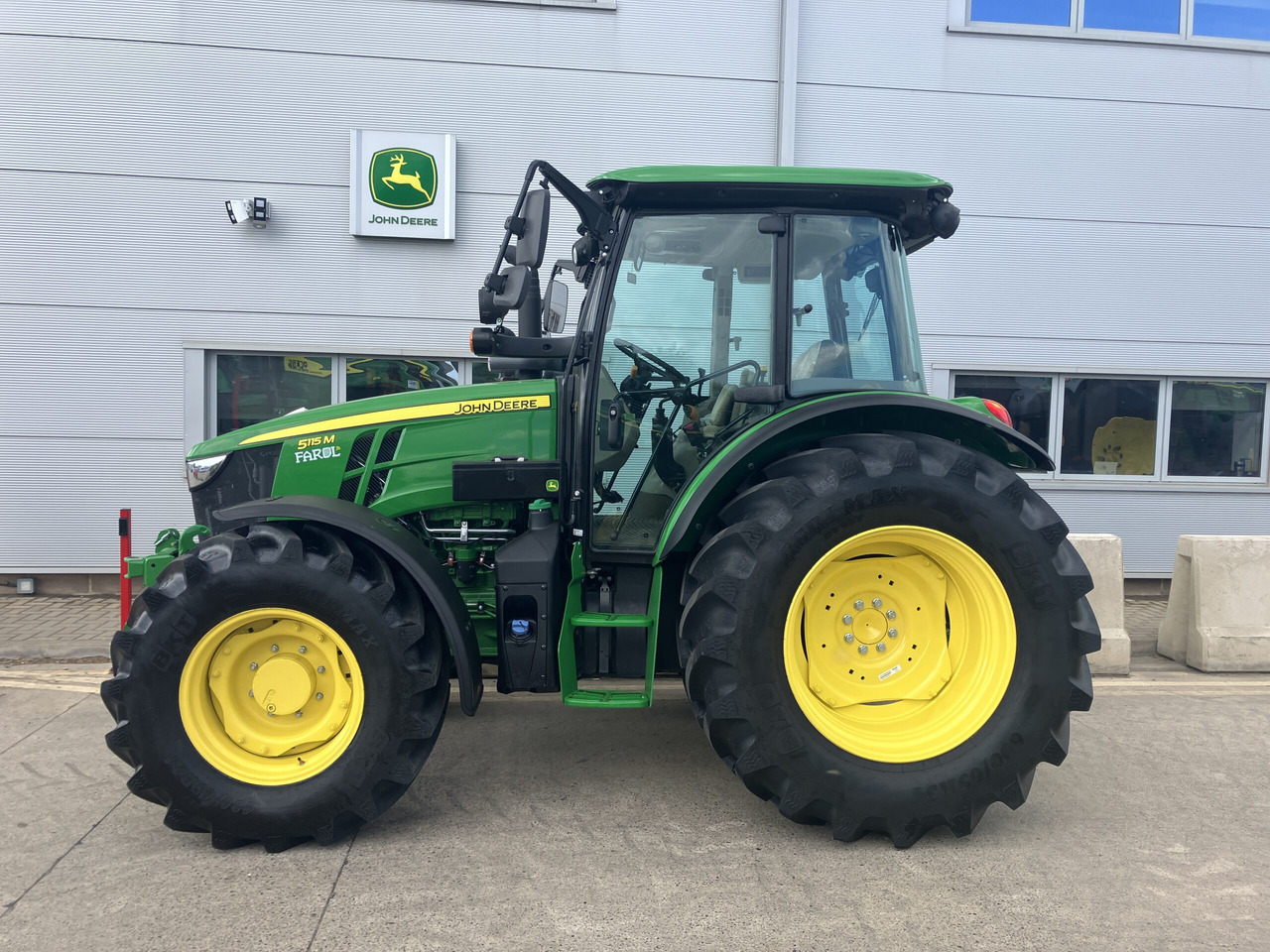 John Deere 5115M - Traktor: das Bild 2 John Deere 5115M - Traktor: das Bild 2