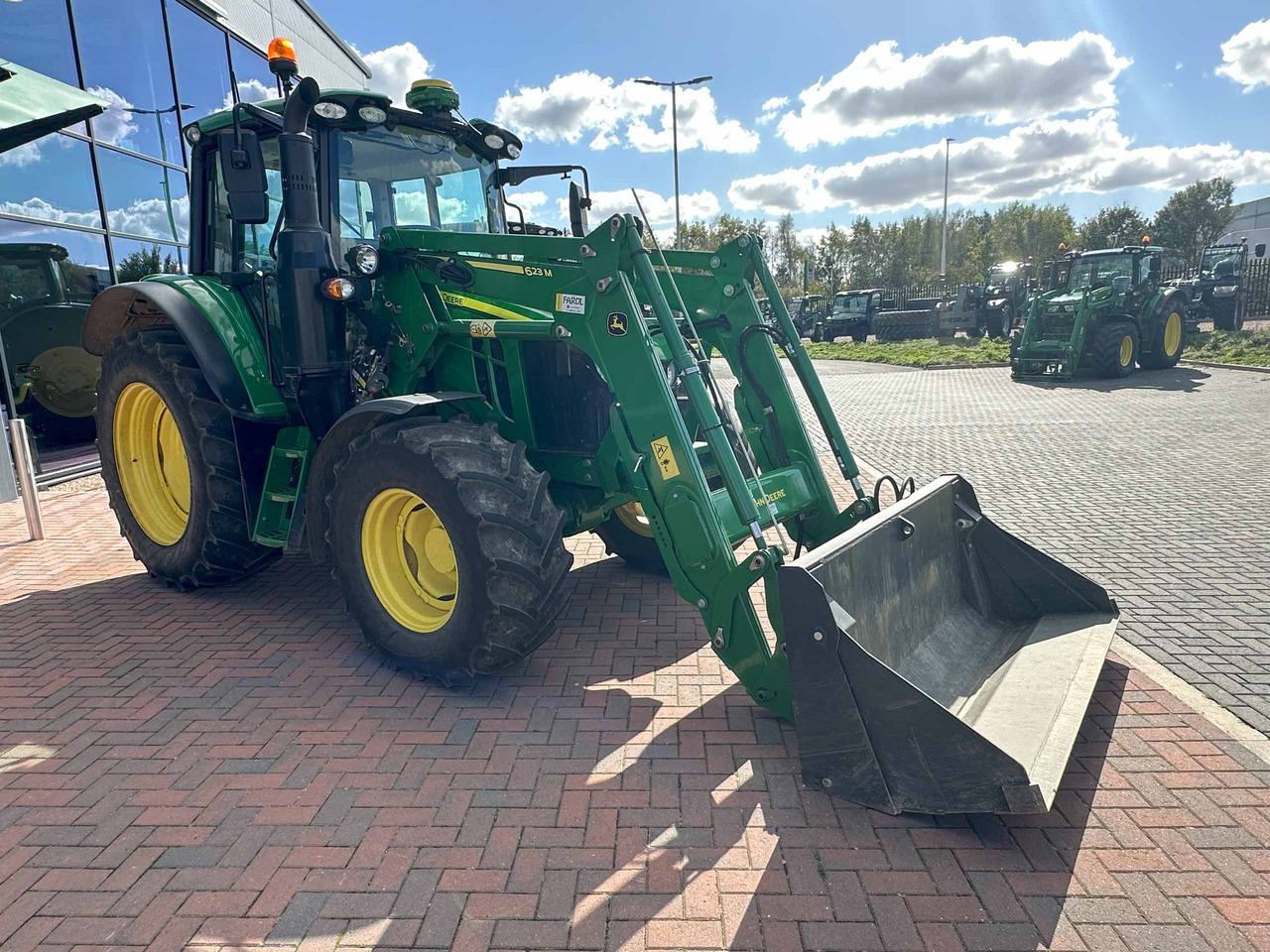 John Deere 6110M + 623M - Traktor: das Bild 5 John Deere 6110M + 623M - Traktor: das Bild 5