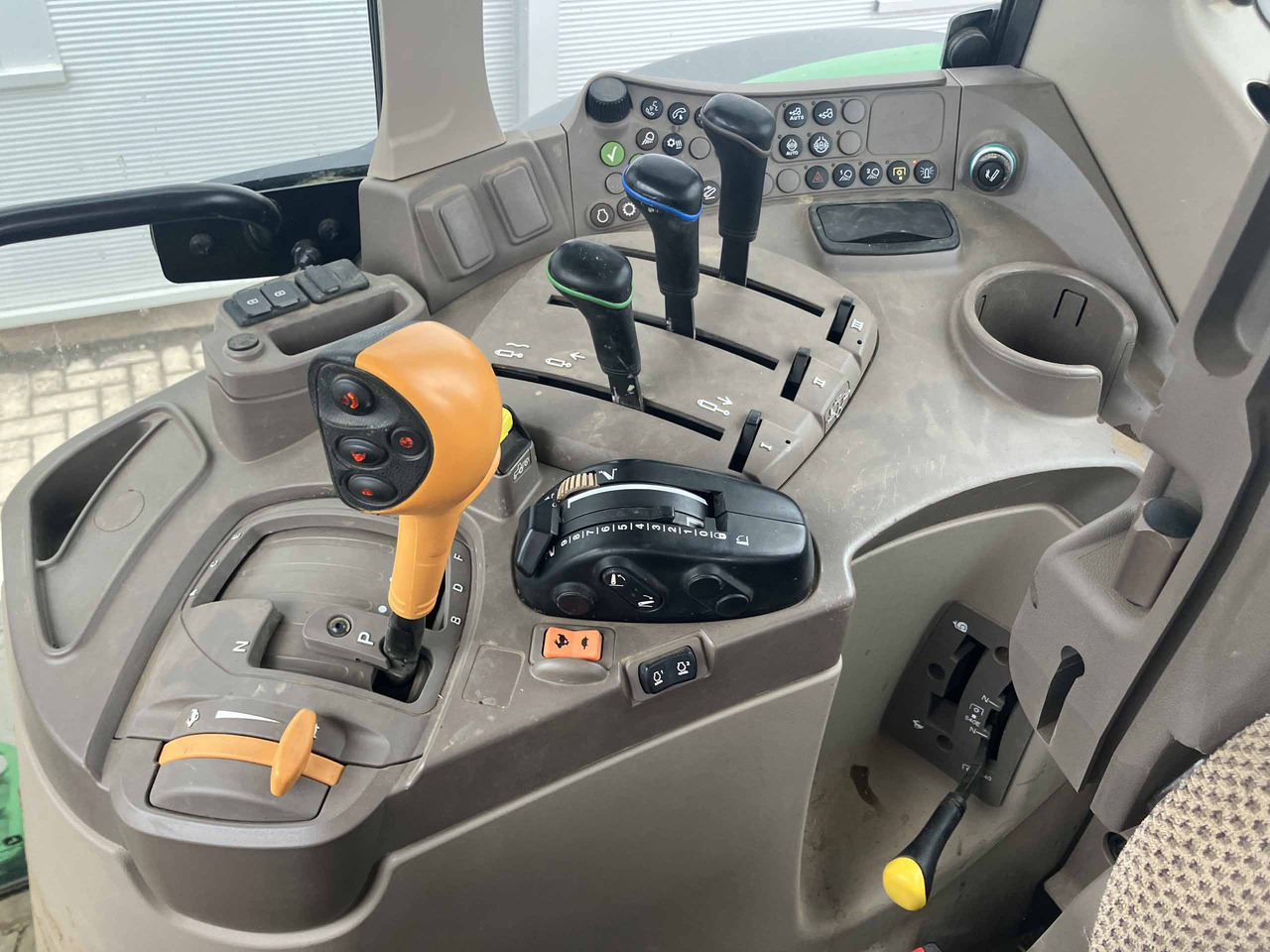 Traktor John Deere 6140M: das Bild 13