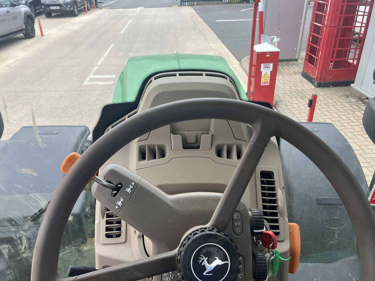 Traktor John Deere 6140M: das Bild 12