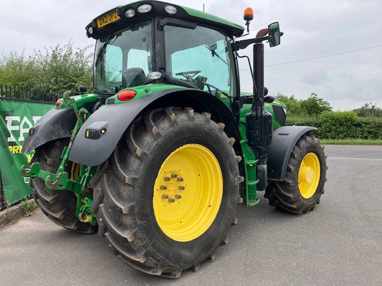 John Deere 6155R - Traktor: das Bild 4 John Deere 6155R - Traktor: das Bild 4