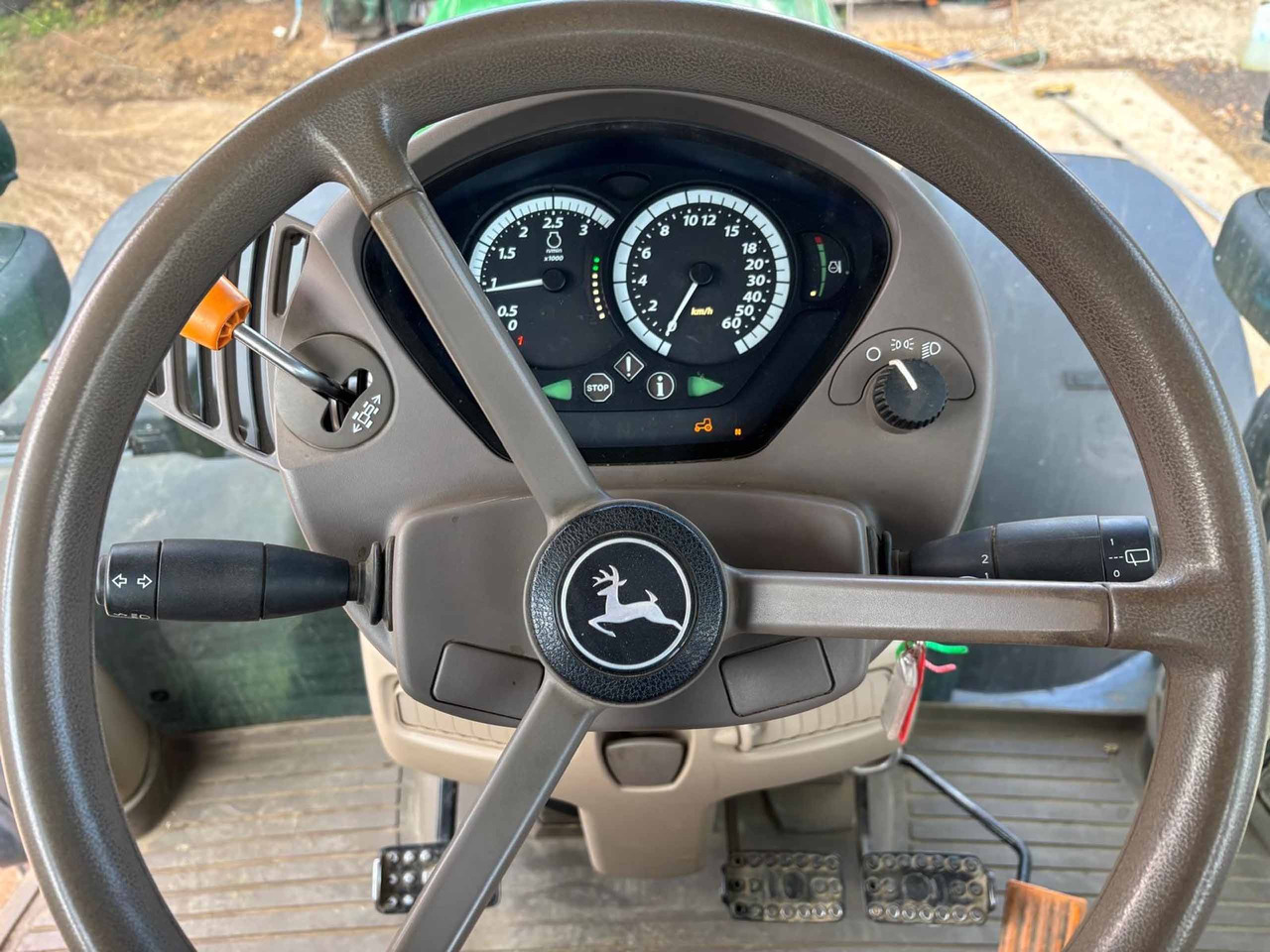 John Deere 6215R - Traktor: das Bild 2 John Deere 6215R - Traktor: das Bild 2