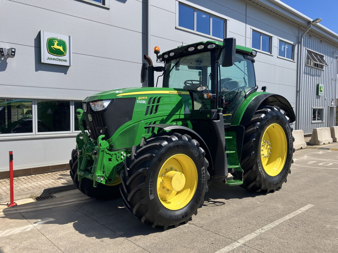 John Deere 6215R - Traktor: das Bild 1 John Deere 6215R - Traktor: das Bild 1