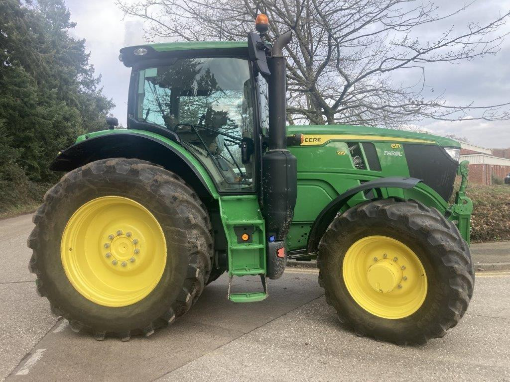 John Deere 6215R - Traktor: das Bild 1 John Deere 6215R - Traktor: das Bild 1