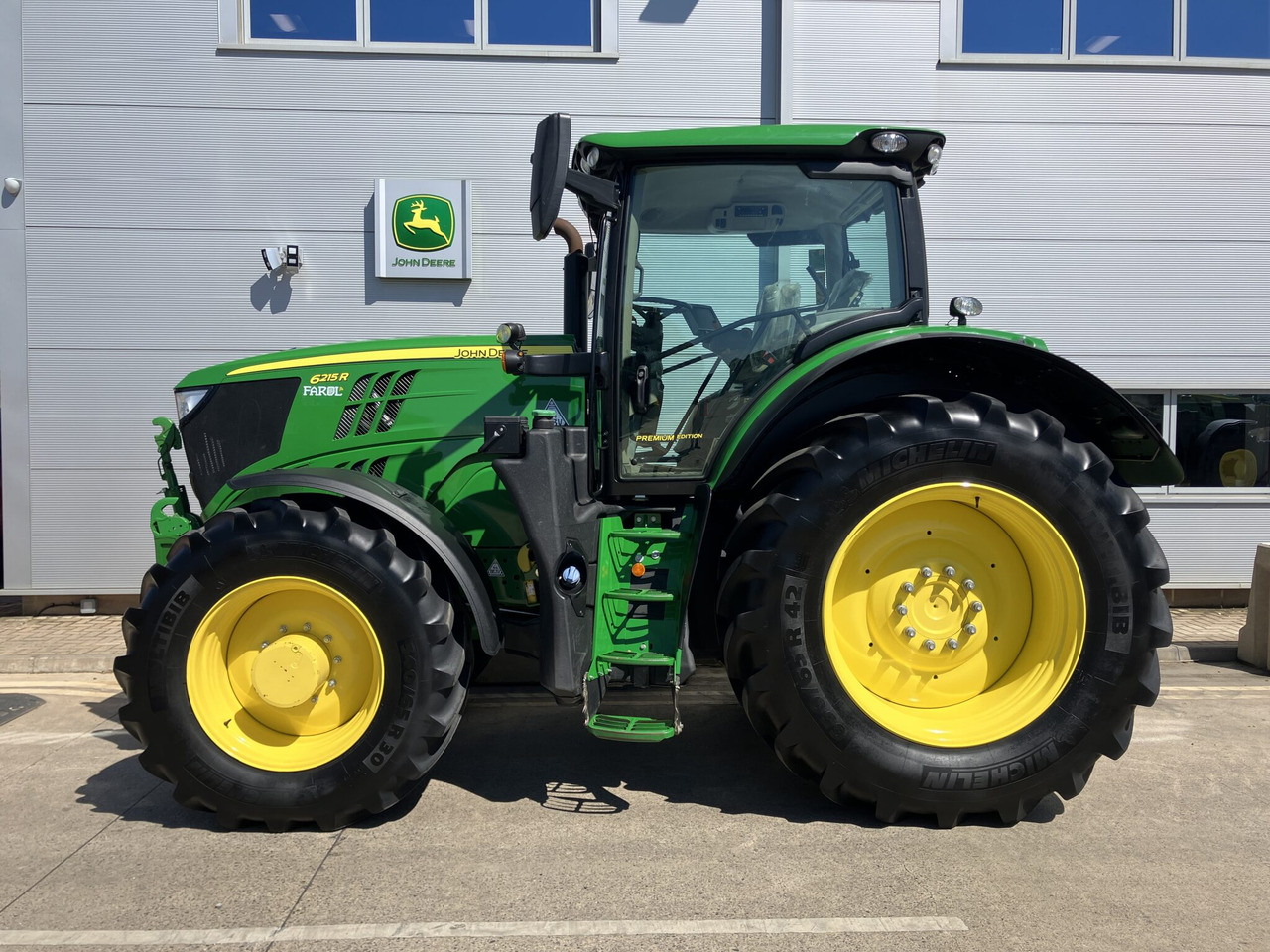 John Deere 6215R - Traktor: das Bild 2 John Deere 6215R - Traktor: das Bild 2
