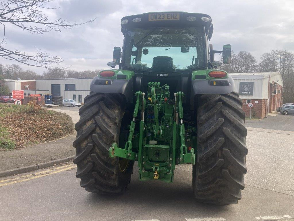 John Deere 6215R - Traktor: das Bild 4 John Deere 6215R - Traktor: das Bild 4