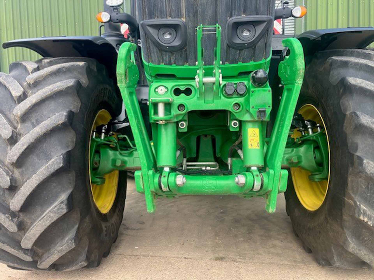 John Deere 6R 215 - Traktor: das Bild 4 John Deere 6R 215 - Traktor: das Bild 4