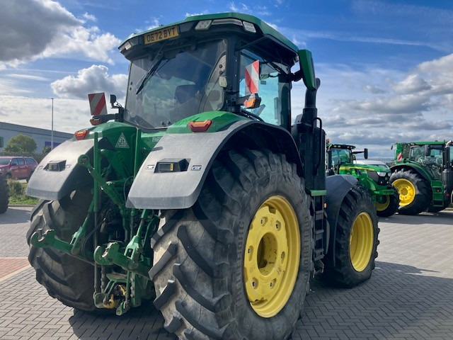 John Deere 7R 330 - Traktor: das Bild 4 John Deere 7R 330 - Traktor: das Bild 4