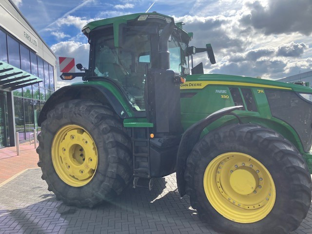 John Deere 7R 330 - Traktor: das Bild 3 John Deere 7R 330 - Traktor: das Bild 3