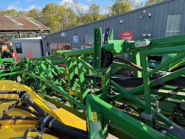 Pflanzenschutzspritze John Deere R962I: das Bild 17