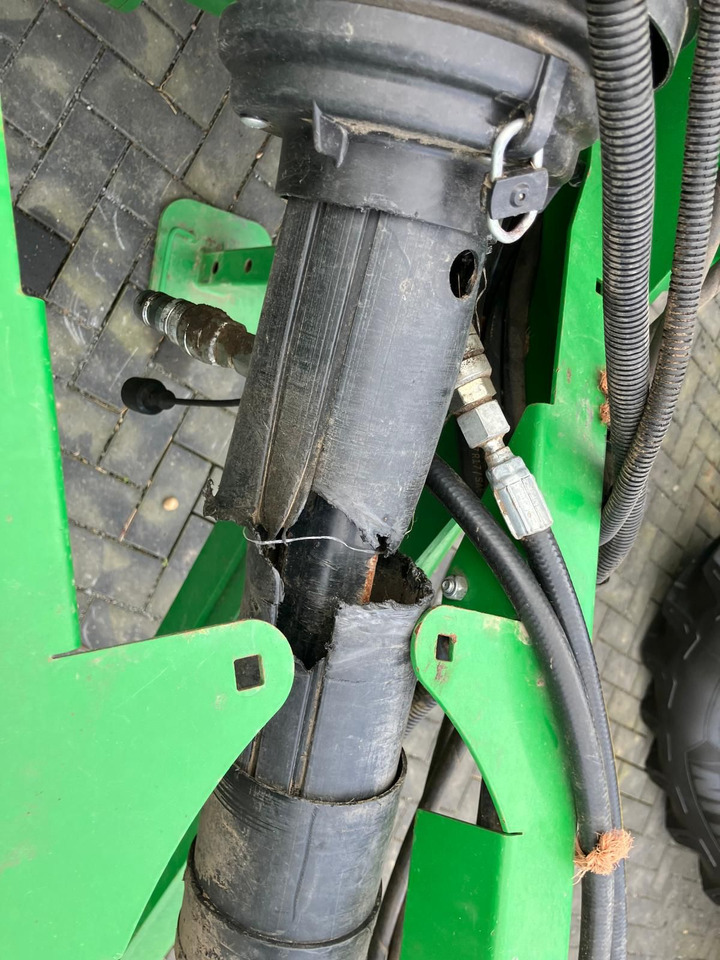 Grünlandtechnik John Deere V451R: das Bild 14