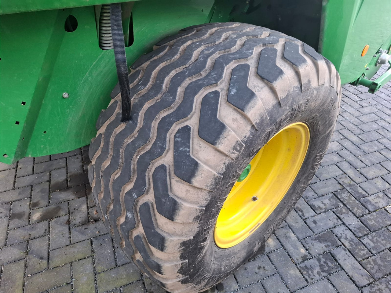 Grünlandtechnik John Deere V451R: das Bild 8