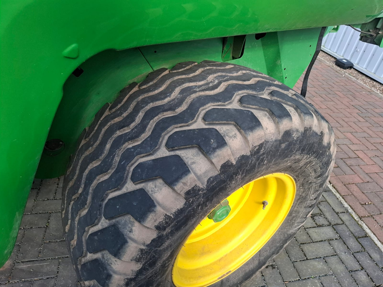 Grünlandtechnik John Deere V451R: das Bild 11