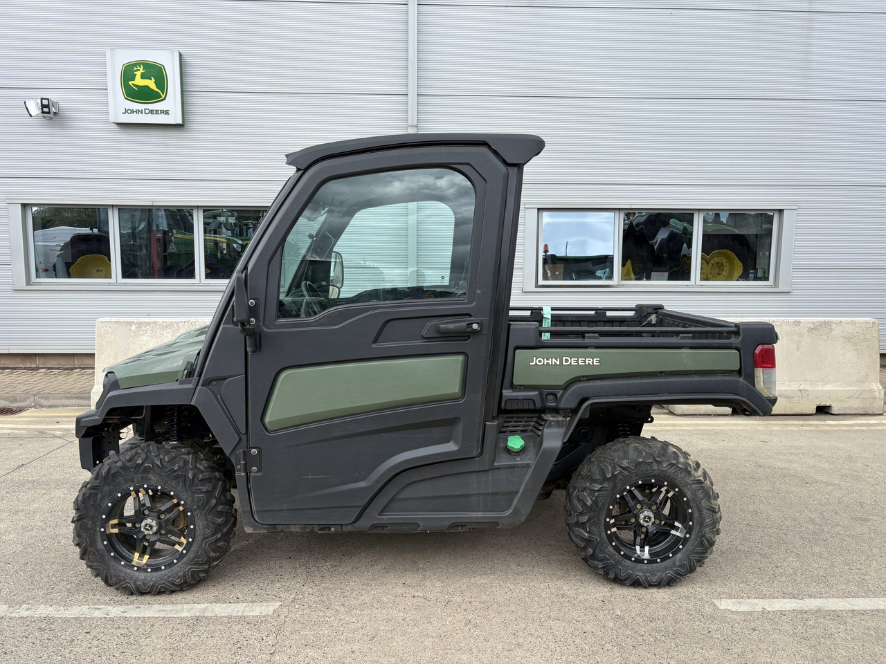 John Deere XUV865M Gator - Quad: das Bild 1 John Deere XUV865M Gator - Quad: das Bild 1