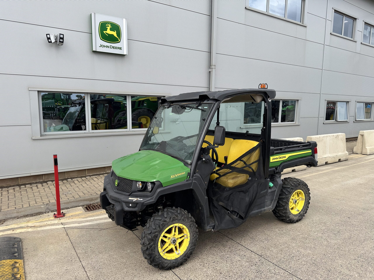 John Deere XUV865M - Quad: das Bild 1 John Deere XUV865M - Quad: das Bild 1