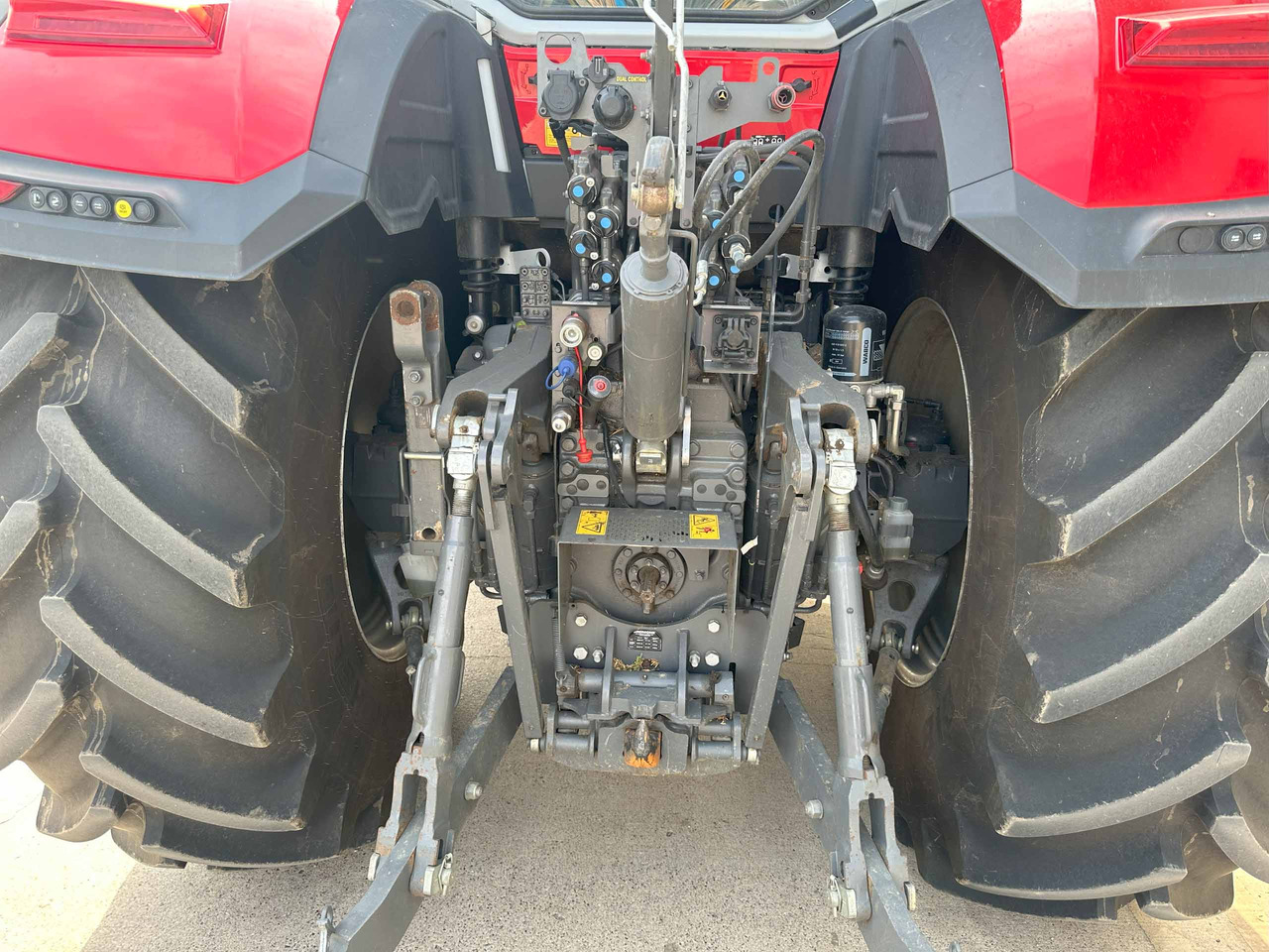 Massey Ferguson 8S.245 - Traktor: das Bild 5 Massey Ferguson 8S.245 - Traktor: das Bild 5