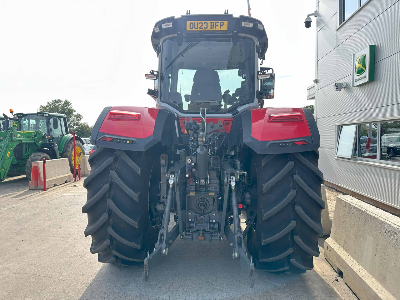 Massey Ferguson 8S.245 - Traktor: das Bild 4 Massey Ferguson 8S.245 - Traktor: das Bild 4