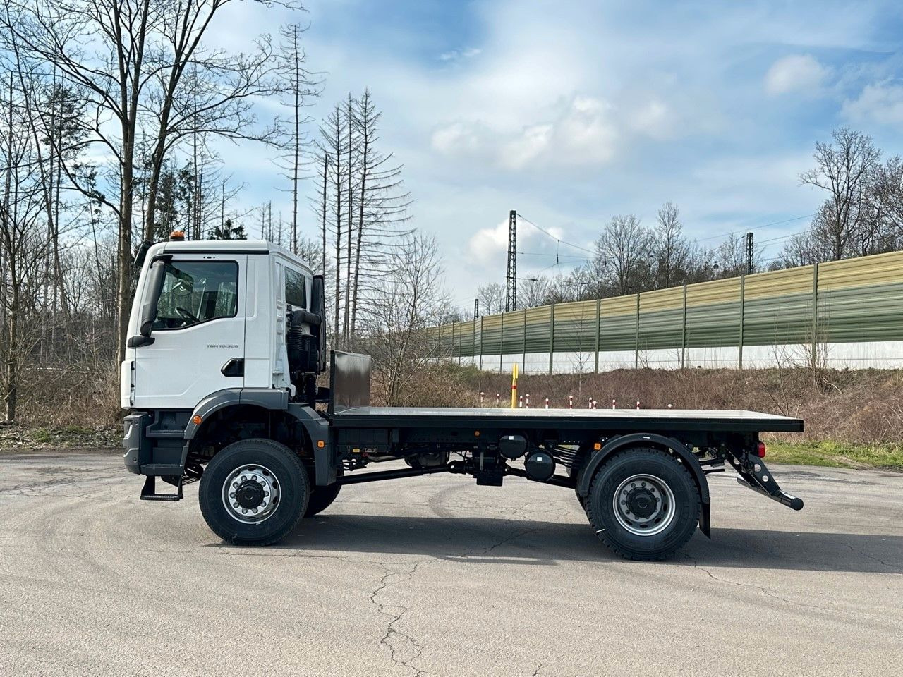 MAN TGM 18.320 4x4 Euro 6e Plato - Pritsche LKW: das Bild 3 MAN TGM 18.320 4x4 Euro 6e Plato - Pritsche LKW: das Bild 3