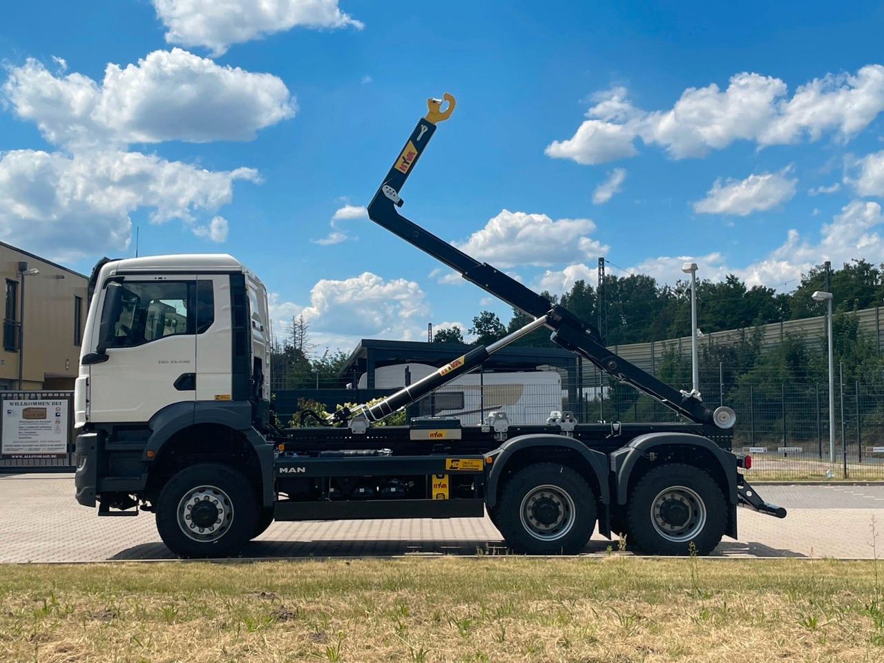MAN TGS 33.440 6x6 Euro6e Hyva - Hiab MultiLift - Abrollkipper, Autokran: das Bild 3 MAN TGS 33.440 6x6 Euro6e Hyva - Hiab MultiLift - Abrollkipper, Autokran: das Bild 3