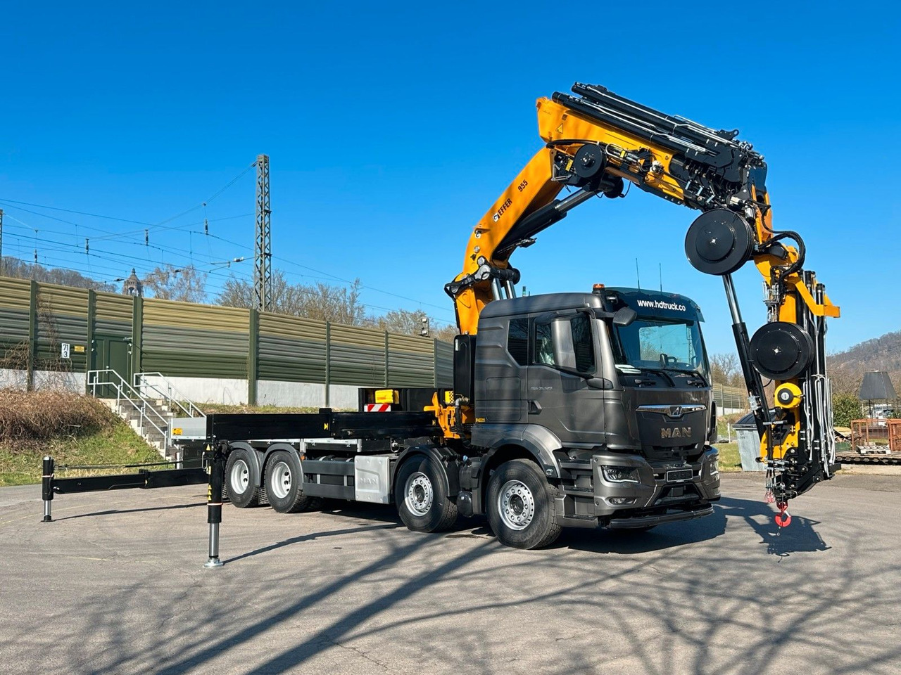 MAN TGS 35.520 8X4 TG 3 EFFER 955-8s +Jib 6sAUTOKRAN - Pritsche LKW, Autokran: das Bild 2 MAN TGS 35.520 8X4 TG 3 EFFER 955-8s +Jib 6sAUTOKRAN - Pritsche LKW, Autokran: das Bild 2