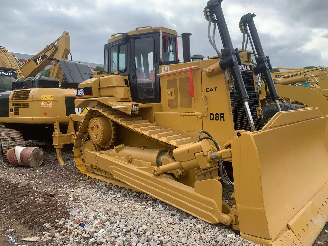 CATERPILLAR D8R - Bulldozer: das Bild 1 CATERPILLAR D8R - Bulldozer: das Bild 1