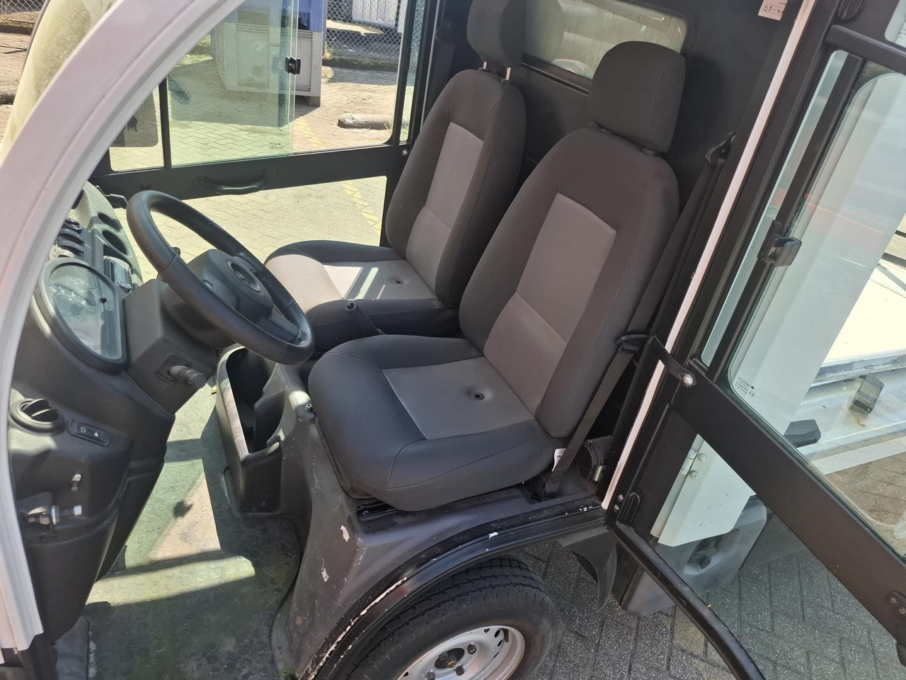 Aixam Mega E-Worker Elektrische Bakwagen RK-437-P - Golfmobil: das Bild 2 Aixam Mega E-Worker Elektrische Bakwagen RK-437-P - Golfmobil: das Bild 2