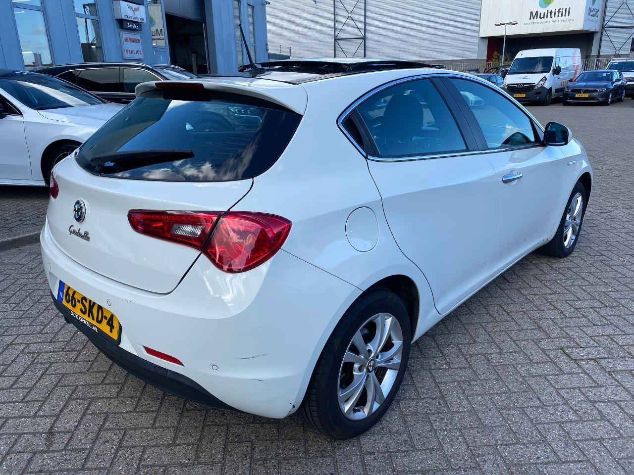 Alfa Romeo Giulietta 1.4 T Distinctive | 2011 | 200.056 km | 66SKD4 | NAP: Logisch - Schrägheck: das Bild 4 Alfa Romeo Giulietta 1.4 T Distinctive | 2011 | 200.056 km | 66SKD4 | NAP: Logisch - Schrägheck: das Bild 4