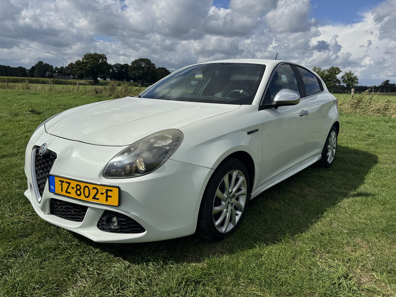 Alfa Romeo | Giulietta | 1.4 T Progression | 2011 | 242.686 km | TZ802F | Geen oordeel - Schrägheck: das Bild 1 Alfa Romeo | Giulietta | 1.4 T Progression | 2011 | 242.686 km | TZ802F | Geen oordeel - Schrägheck: das Bild 1