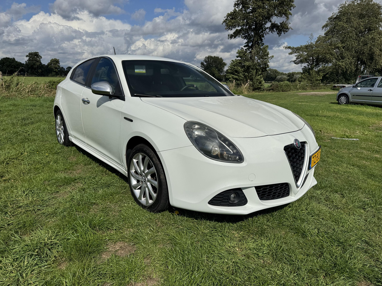 Alfa Romeo | Giulietta | 1.4 T Progression | 2011 | 242.686 km | TZ802F | Geen oordeel - Schrägheck: das Bild 3 Alfa Romeo | Giulietta | 1.4 T Progression | 2011 | 242.686 km | TZ802F | Geen oordeel - Schrägheck: das Bild 3