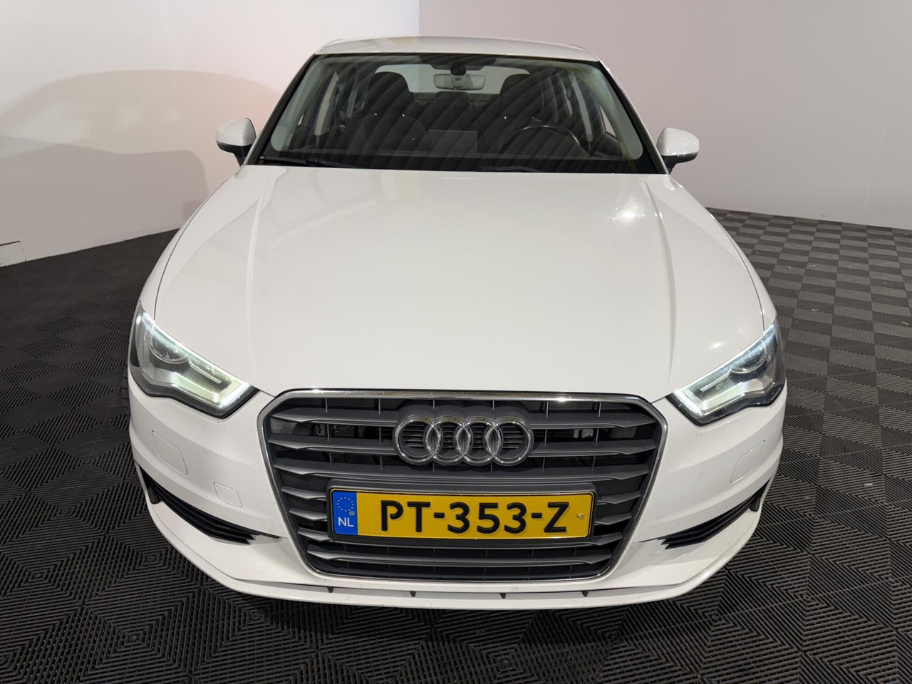 Audi | A3 Limousine | 1.4 TFSI Attraction Pro Line Plus Automaat | 2016 | 256.538 km | PT353Z | Geen oordeel - Limousine: das Bild 2 Audi | A3 Limousine | 1.4 TFSI Attraction Pro Line Plus Automaat | 2016 | 256.538 km | PT353Z | Geen oordeel - Limousine: das Bild 2