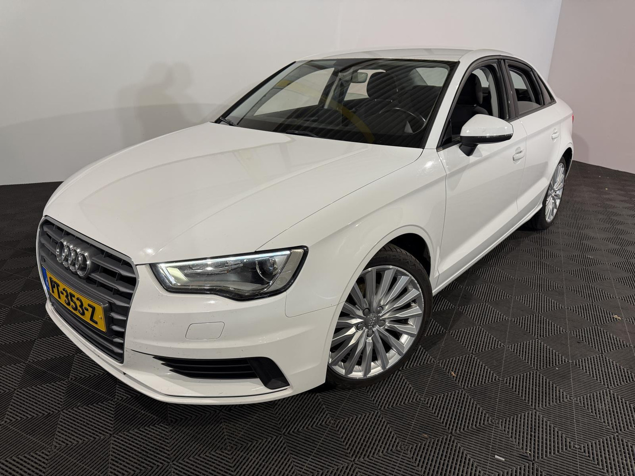 Audi | A3 Limousine | 1.4 TFSI Attraction Pro Line Plus Automaat | 2016 | 256.538 km | PT353Z | Geen oordeel - Limousine: das Bild 1 Audi | A3 Limousine | 1.4 TFSI Attraction Pro Line Plus Automaat | 2016 | 256.538 km | PT353Z | Geen oordeel - Limousine: das Bild 1