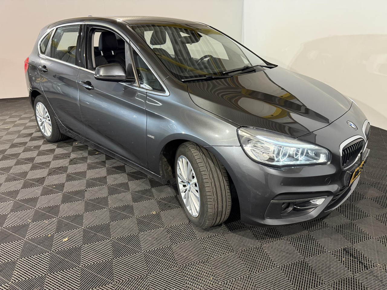BMW | 2-serie Active Tourer | 218d Corporate Lease Luxury | 2015 | 223.959 km | HG351B | Logisch - PKW: das Bild 3 BMW | 2-serie Active Tourer | 218d Corporate Lease Luxury | 2015 | 223.959 km | HG351B | Logisch - PKW: das Bild 3