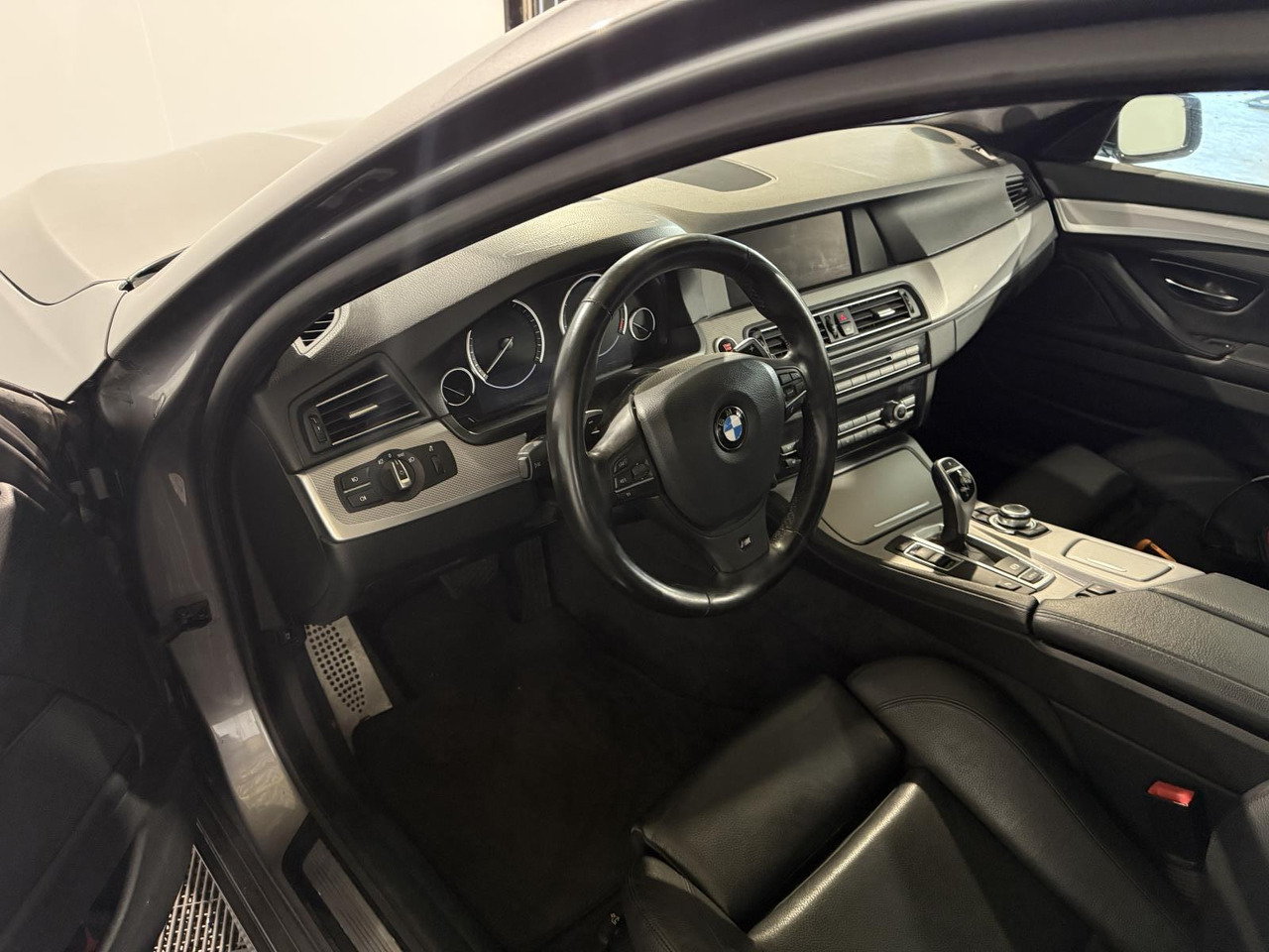 BMW | 5-serie | 520i High Executive | 2013 | 218.545 km | 46ZSF1 | Logisch - Limousine: das Bild 4 BMW | 5-serie | 520i High Executive | 2013 | 218.545 km | 46ZSF1 | Logisch - Limousine: das Bild 4