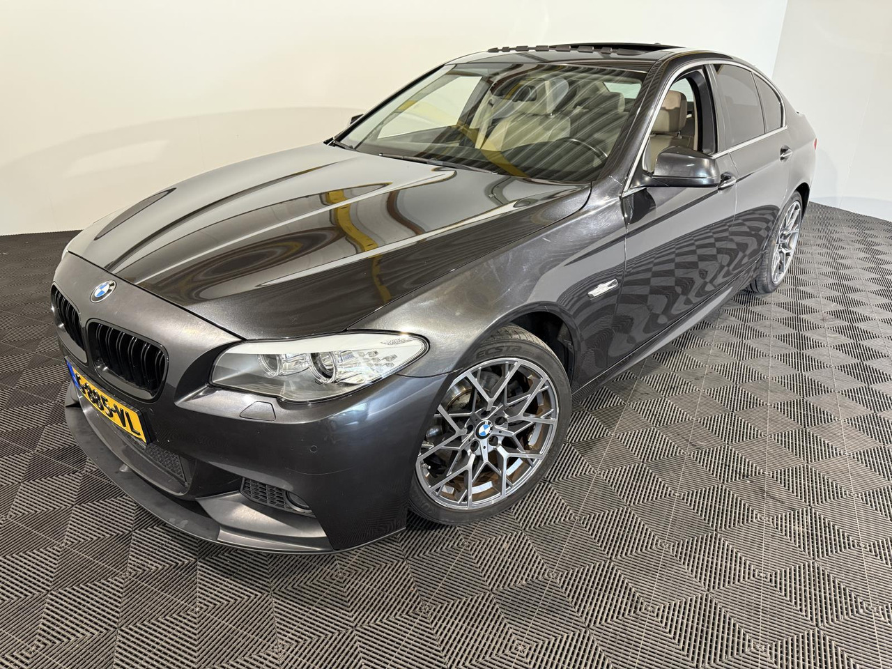 BMW 5-serie 523i High Executive M-sport | 2011 | 259.445 km | G-885- VL - Limousine: das Bild 1 BMW 5-serie 523i High Executive M-sport | 2011 | 259.445 km | G-885- VL - Limousine: das Bild 1