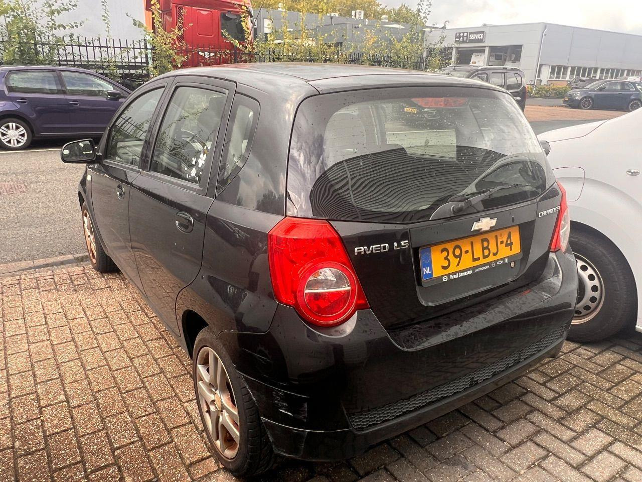 Chevrolet Aveo 1.2 16V LS B - clever | 2010 | 154.797 km | 39LBJ4 | NAP: Logisch - Schrägheck: das Bild 3 Chevrolet Aveo 1.2 16V LS B - clever | 2010 | 154.797 km | 39LBJ4 | NAP: Logisch - Schrägheck: das Bild 3