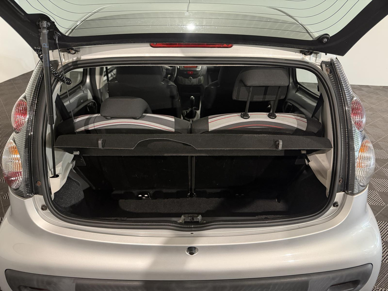 Citroen | C1 | 1.0-12V Selection | 2011 | 225.479 km | 66RNV7 | Logisch - Schrägheck: das Bild 2 Citroen | C1 | 1.0-12V Selection | 2011 | 225.479 km | 66RNV7 | Logisch - Schrägheck: das Bild 2